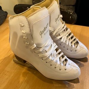 Jackson mystique Figure Skates size 6 1/2